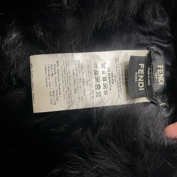 Authentic Fendi fox fur stole with buckle - Picture 4 of 7